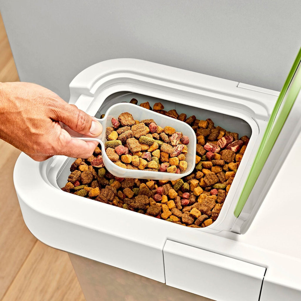 oxo-pet-airtight-food-container-with-scoop-extra-large-o3 pet_7301600_airtight-food-container-extra-large_pdp_04.jpeg