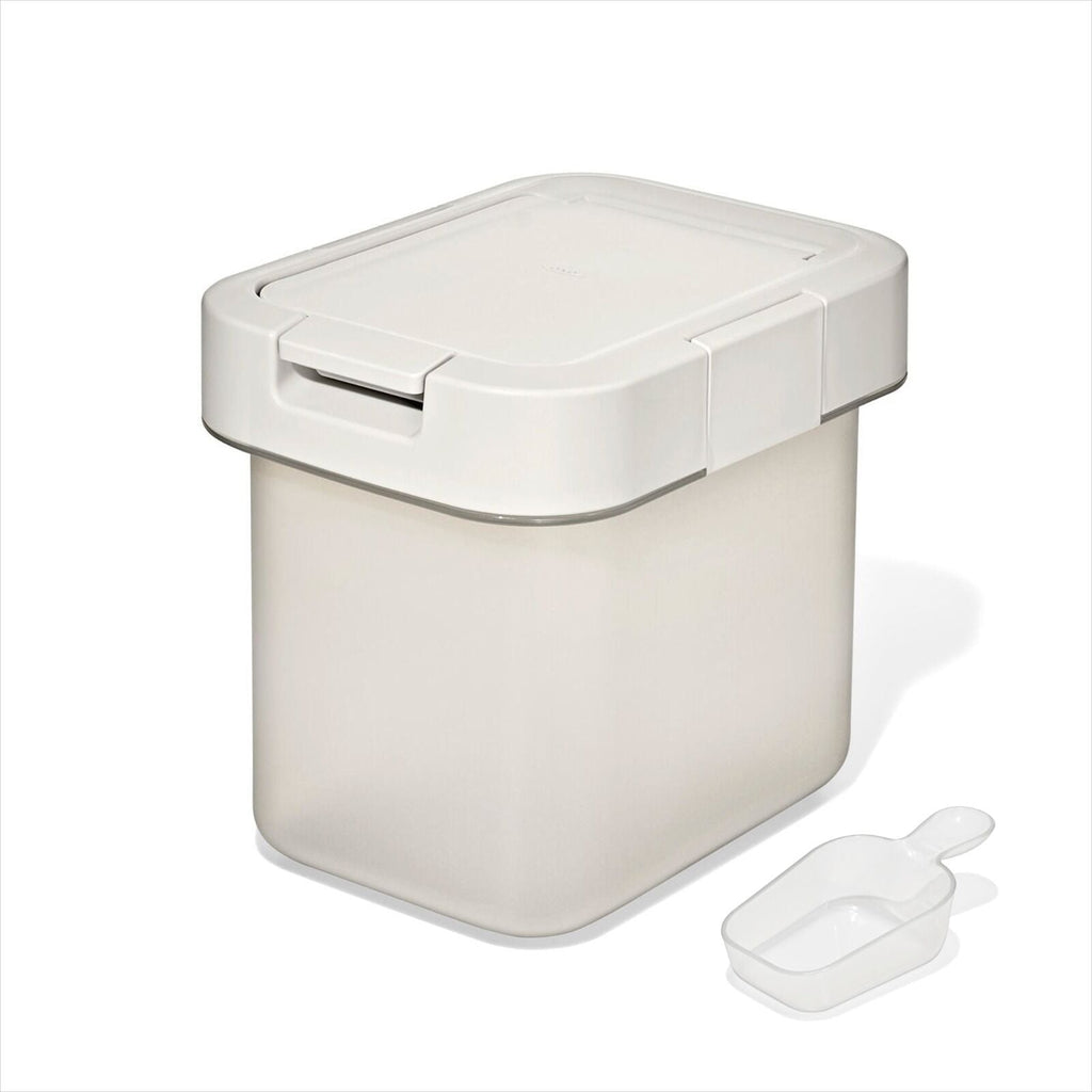 oxo-pet-airtight-food-container-with-scoop-small-d3 pet_7301700_airtight-food-container-small_apdp_00_main.jpg