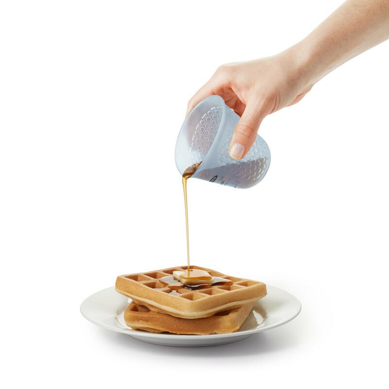 mini-squeeze-and-pour-silicone-measuring-cup-b6 t_63__1.jpg