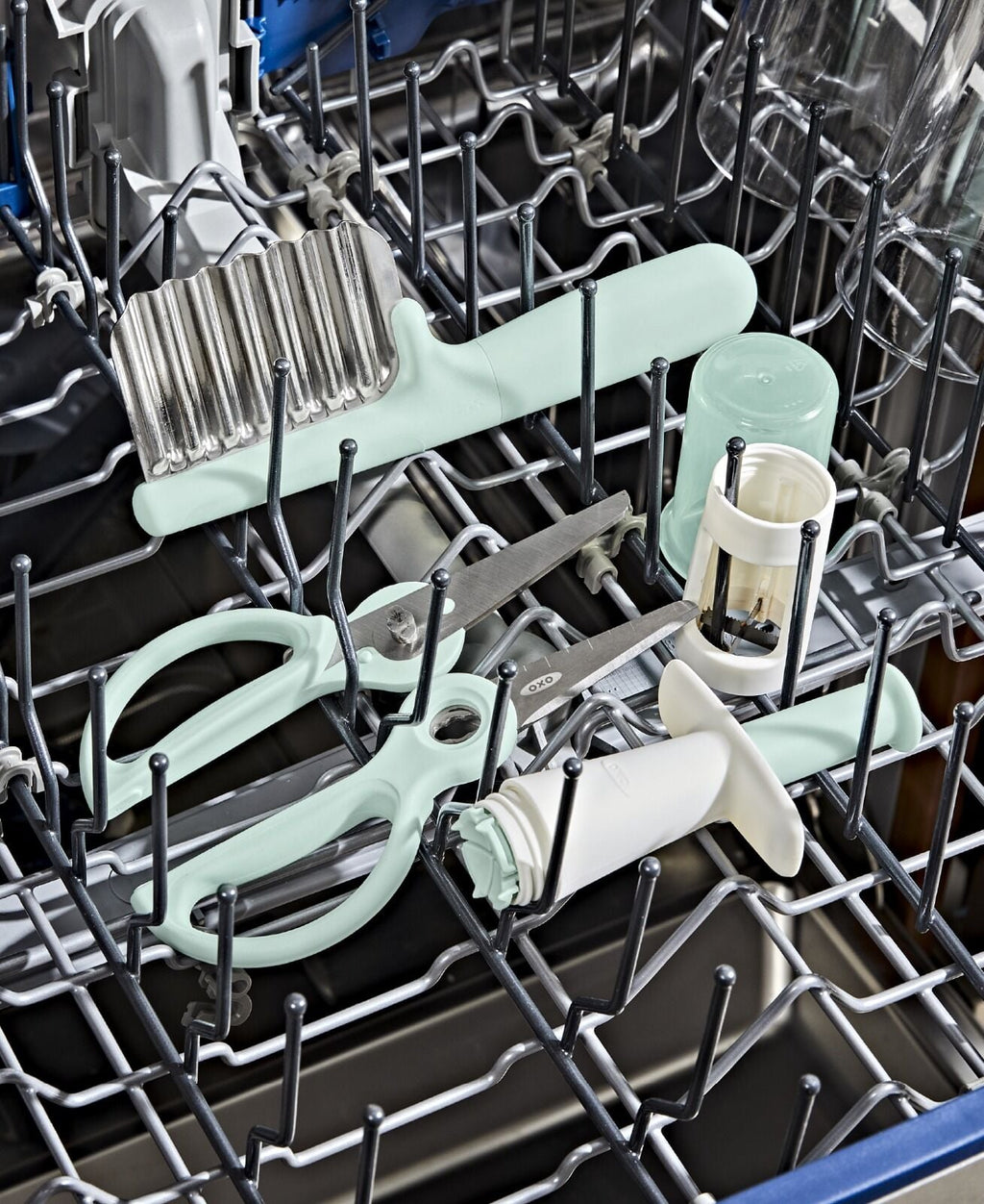 on-the-go-food-scissors-with-case-q7 tot_61176600_baby-food-scissors-opal_pdp_macys_04.jpeg