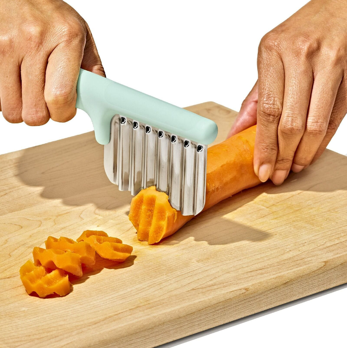 cut-and-prep-set-3-piece-e5 tot_61176700_baby-food-prep-set_pdp_02.jpeg