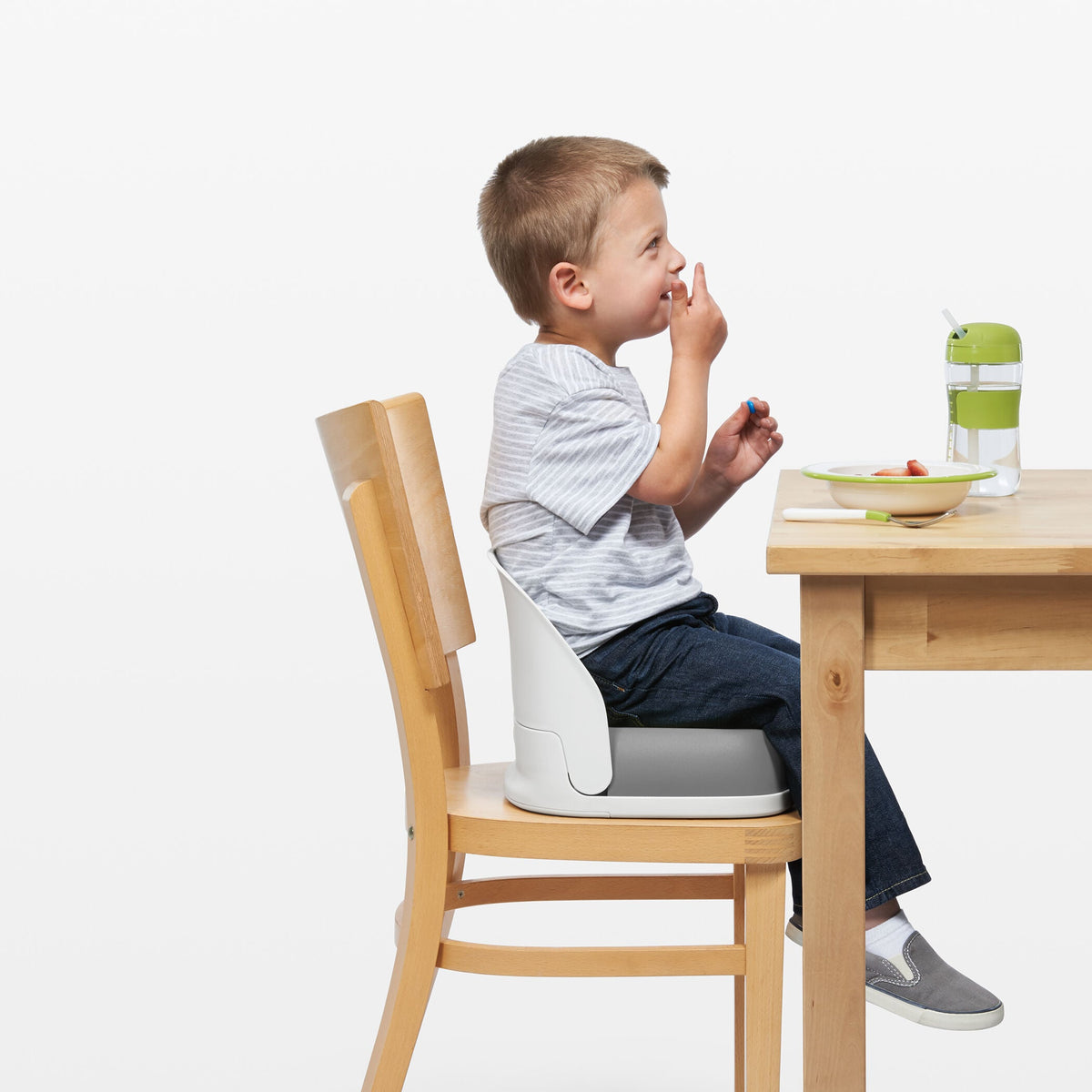 perch-booster-seat-with-straps-g8 tot_6394300_3a.jpg